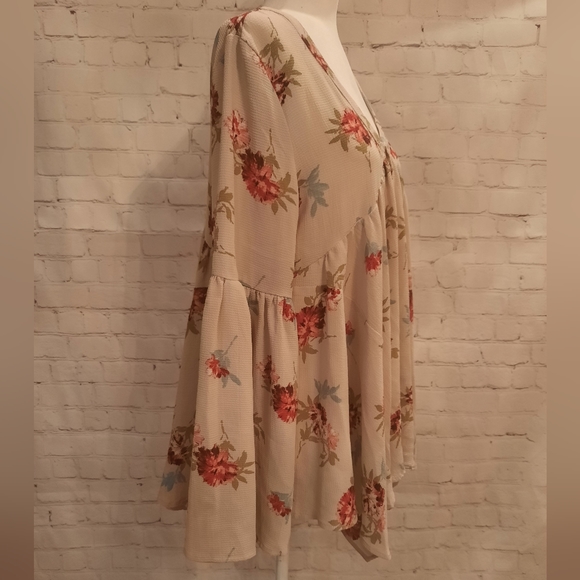 Woman's Flowy Floral Print Blouse - Boutique Brand:Mittoshop - Plus Size -NWT - Picture 2 of 11